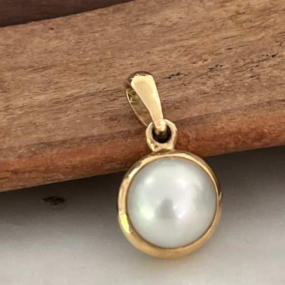 Pearl pendant in 14k gold